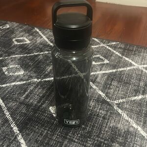 34oz Yeti water bottle